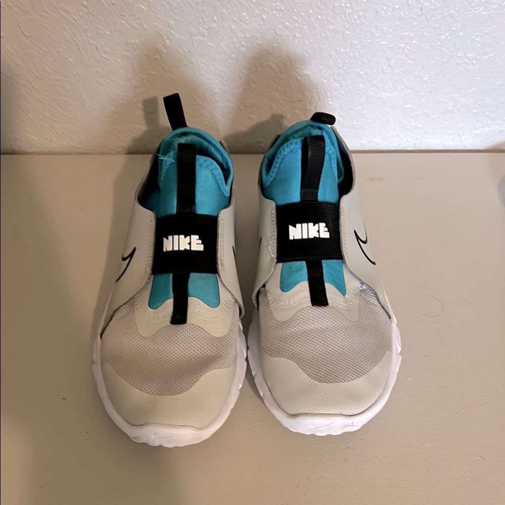 Nike Tan and Blue Sneakers Modern Slip-On Design